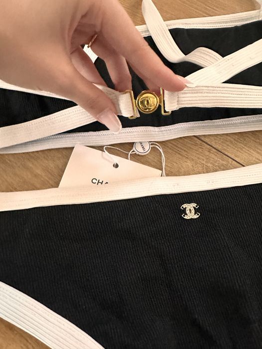 Set Costum de baie Chanel + Palarie