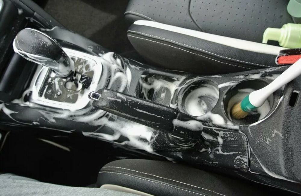 Качественно, аккуратно химчистка и детейлинг салона автомобиля.