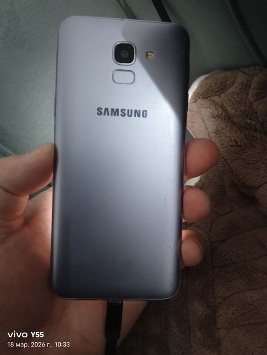 Продам телефон Самсунг j6 срочно.