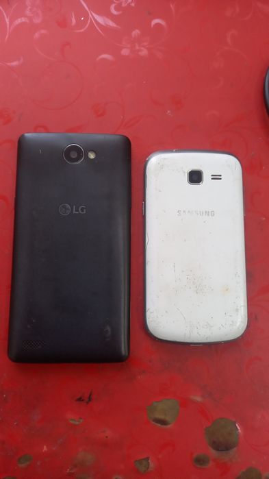 Продам два телефона элджи и саисунг