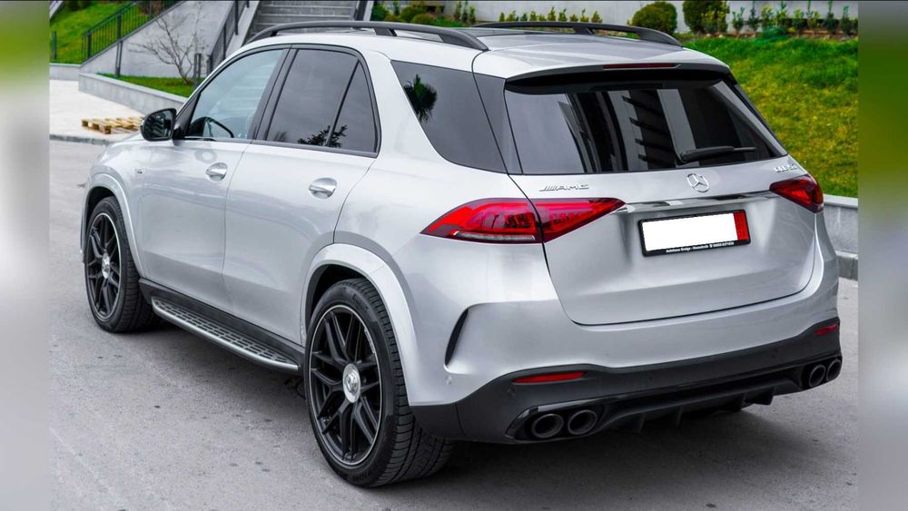 Mercedes-AMG GLE 53 Кола под наем с шофьор за специални поводи.