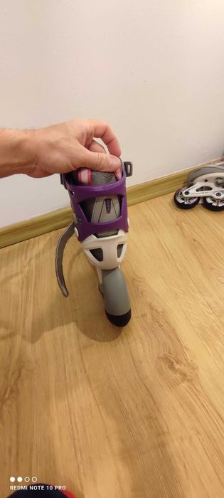 Vand role OXELO reglabile  cu 4 reglaje marimea 32-35 ca NOI