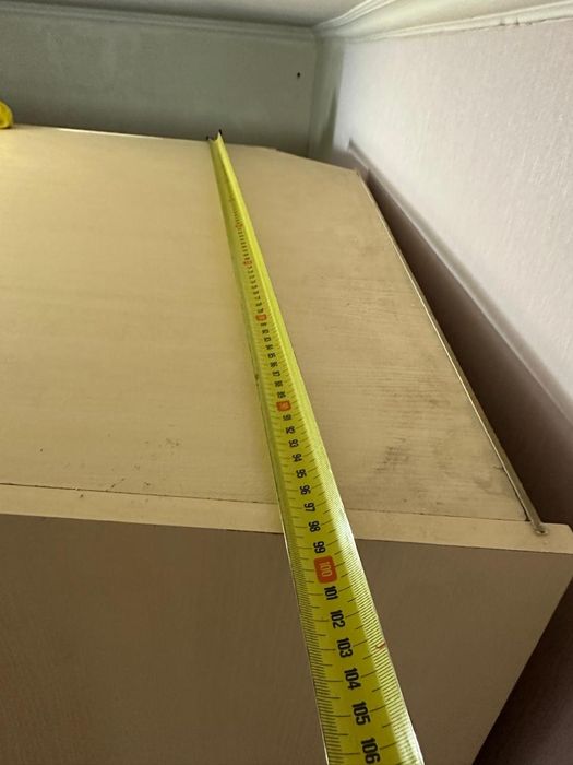 Угловой шкаф в месте с пиналом