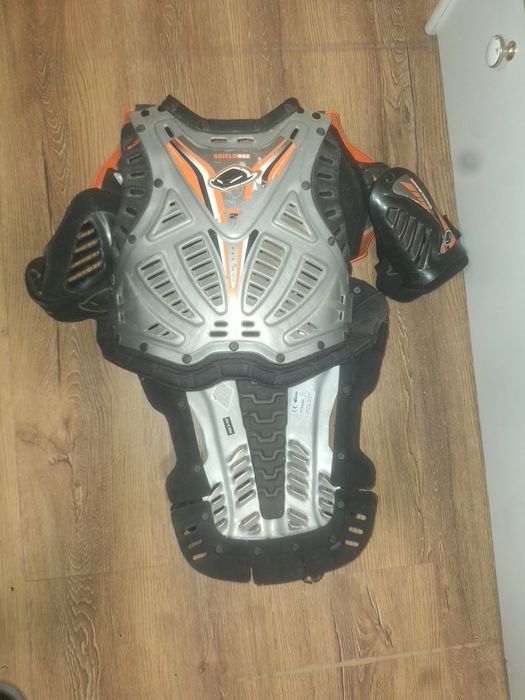 vand ghete cross gaerne+armura SHEILDONE 500 DE LEI AMANDOUA