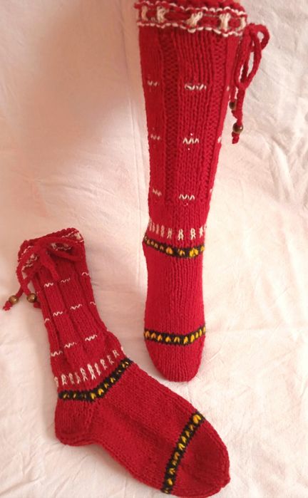 Фолклорни ръчно плетени чорапи