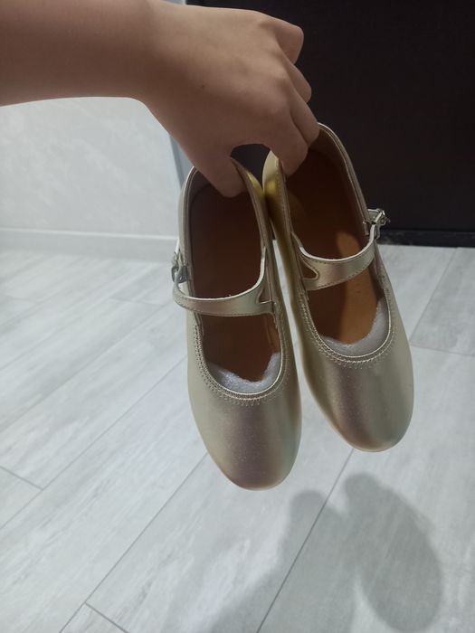 Туфли для девочки для танцев