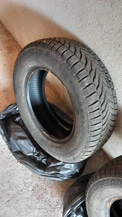 Продавам зимни гуми  14"