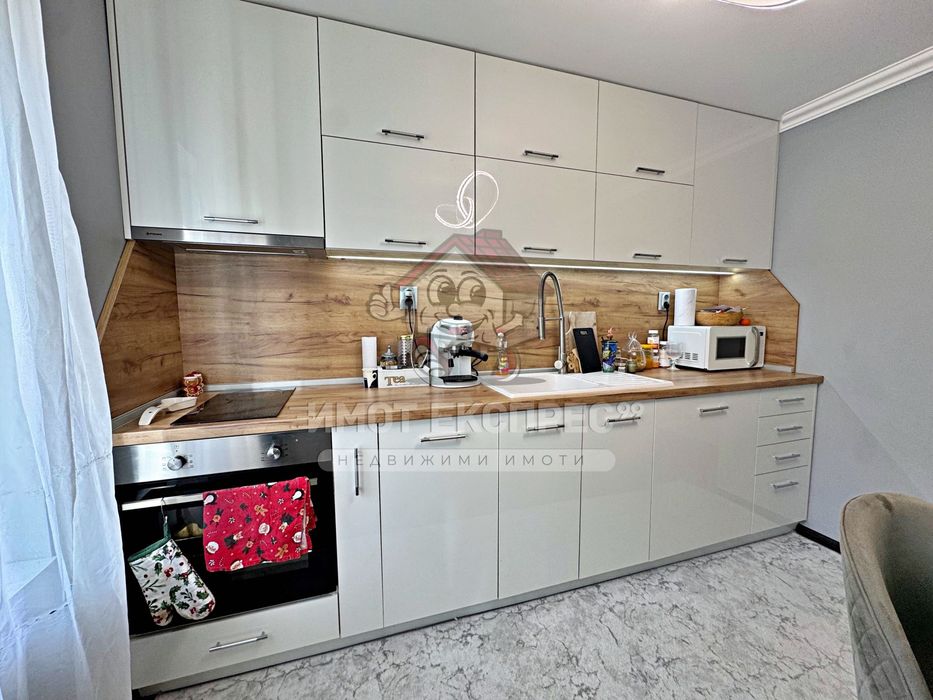 Самостоятелна къща, с двор, кв.Метоха