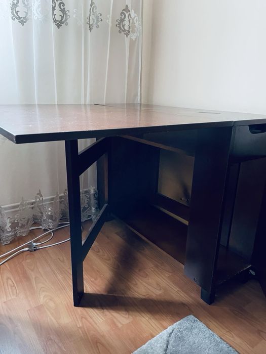 Masa plianta extensibila pentru 6 persoane, +4 scaune