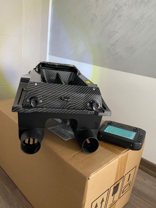 Лодка за захранка Flytec V080