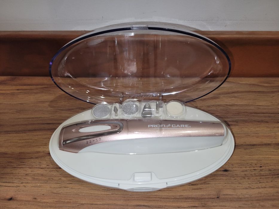 Комплект за маникюр и педикюр