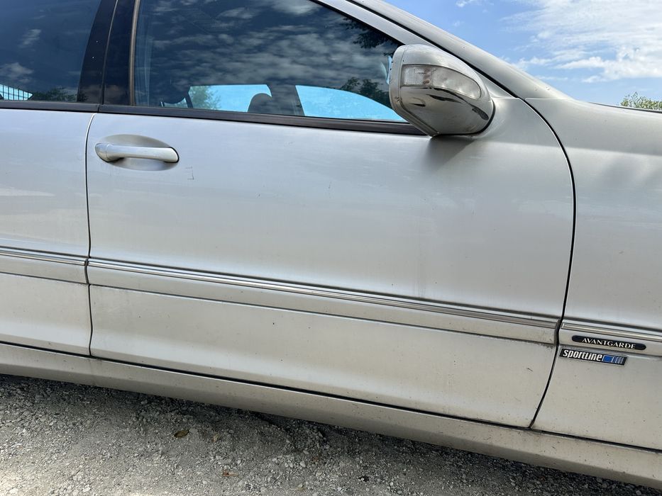 Врати десни за Мерцедес W203 c220 комби!