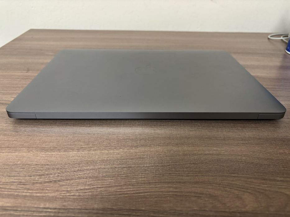 MacBook Air (M1, 2020)