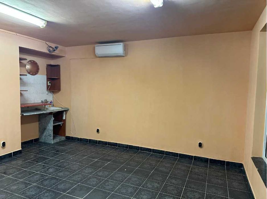 Магазин 140 м2, на гл. булевард, Северна Пр. Зона