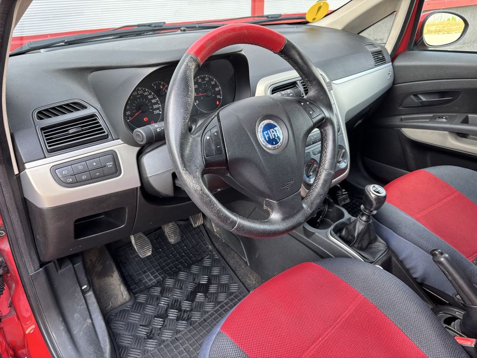 Vând FIAT Grande Punto