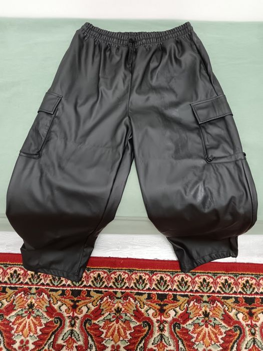 Продам утеплённые  кожаные брюки карго.