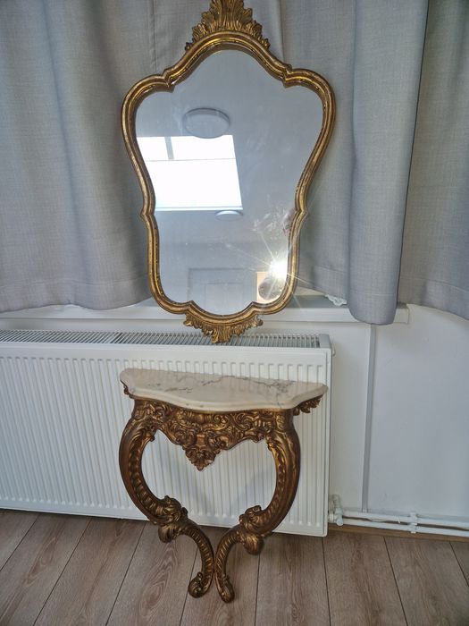 Vant o Consola antica de lemn și o consola de bronz