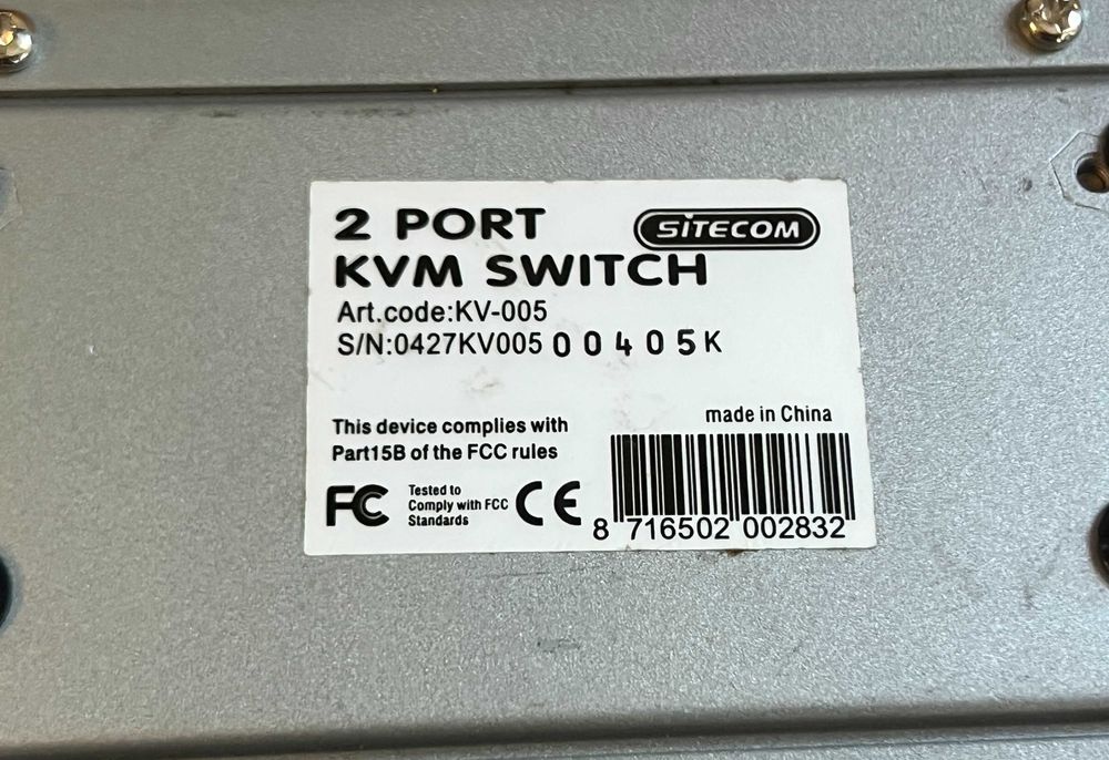 KVM Switch 2 porturi VGA PS2 Sitecom KV005 control 2 PC