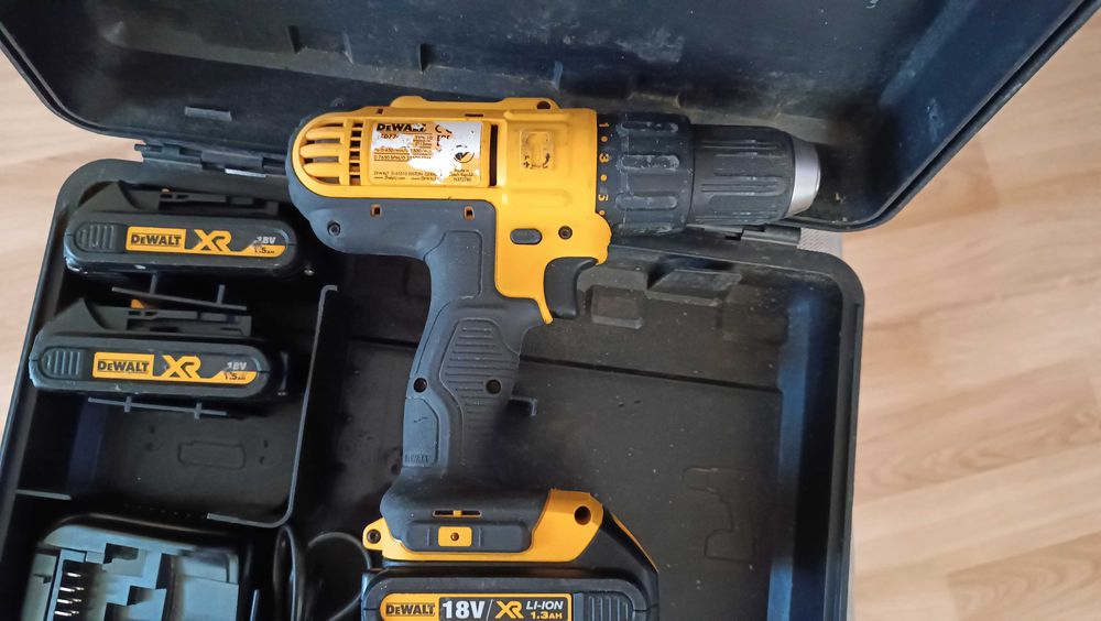 Винтоверт Dewalt DCD776