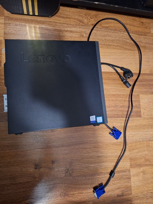 Настолен компютър Леново слим ThinkCentre неразличим от нов