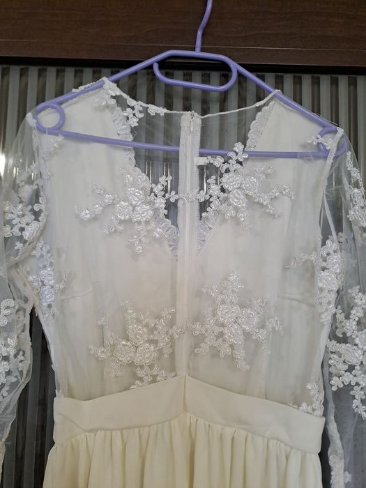 Дълга рокля с дантела