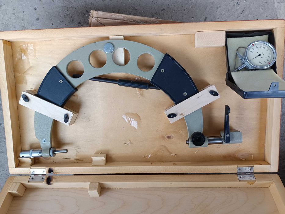 уровень рамный и микрометр