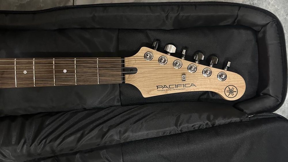 Электрогитара Yamaha Pac112j