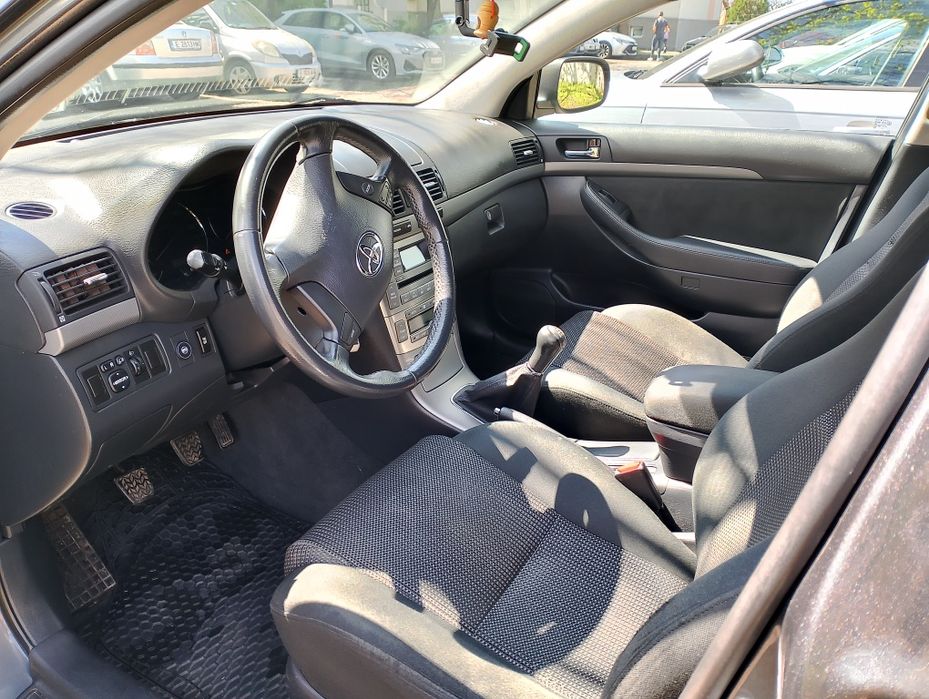 Авенсис Face Lift  Газ