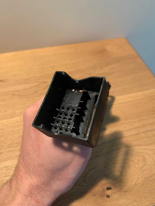 Adaptor comenzi volan cu 8 butoane Volkswagen pentru Radio RCD330