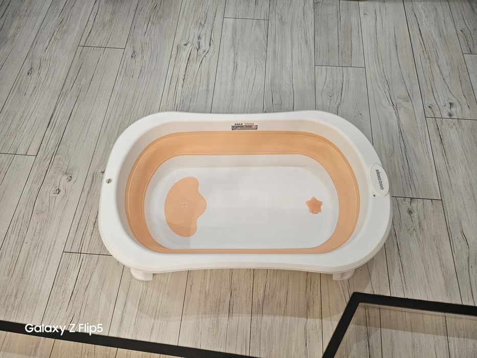 Продавам детска сгъваема кошара Loreli