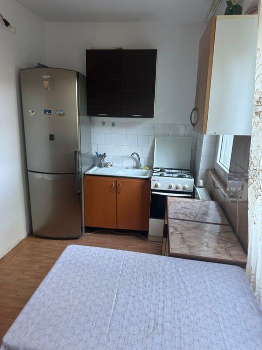 Închiriez garsonieră in Lapus