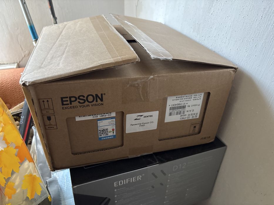 Продам проектор Epson CO-FH01
