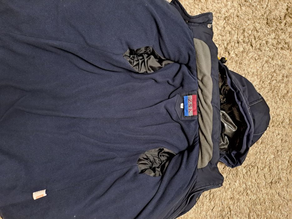 Продам зимнюю куртку для мальчика