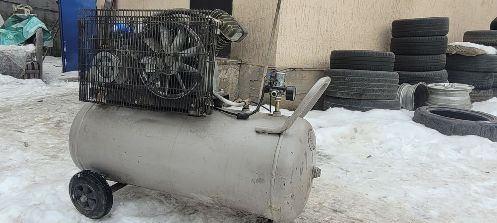 Продам воздушный компрессор.  В идеале .