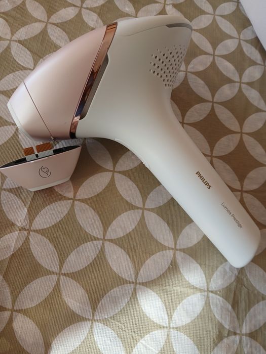 Продавам фотоепилатор Philips BRI945/00 Lumea