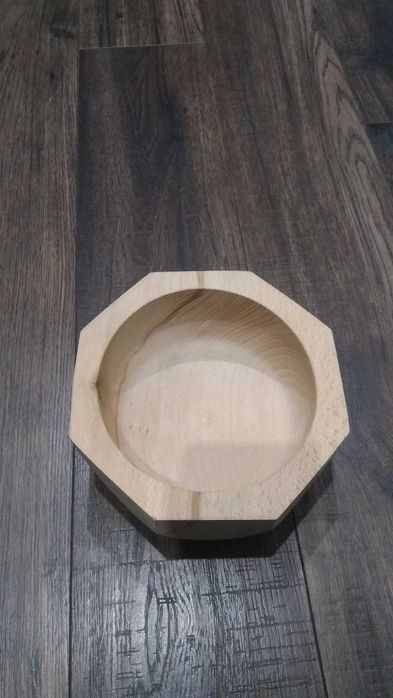 Дървени и кожени кутии и дървени купи