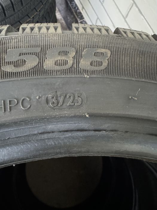 Новые Зимние шины 235/45/18