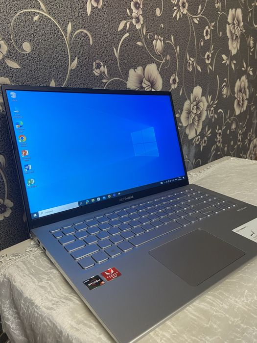 Asus Vivobook лаптоп