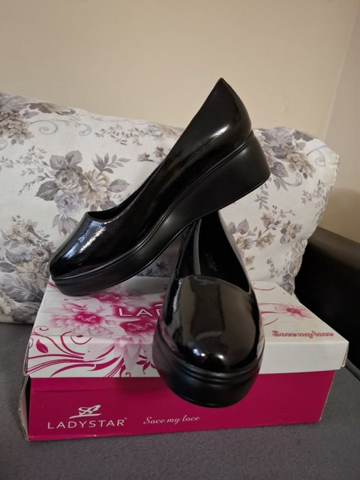 Дамски обувки от еко кожа