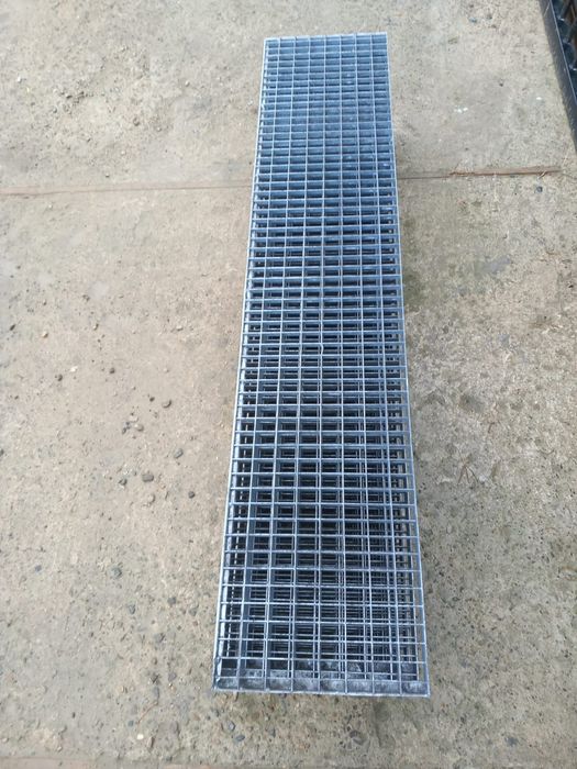 Vând trepte zincate la orice dimensiune pentru scări metalice facem la