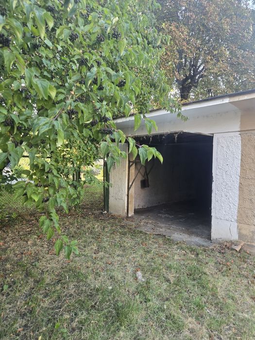 De închiriat: Garaj spațios în zona Tractorul