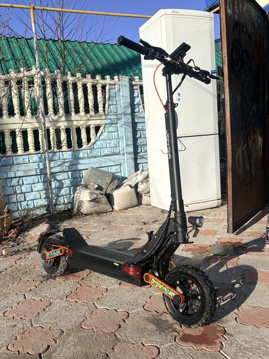 продам новый электросамокат