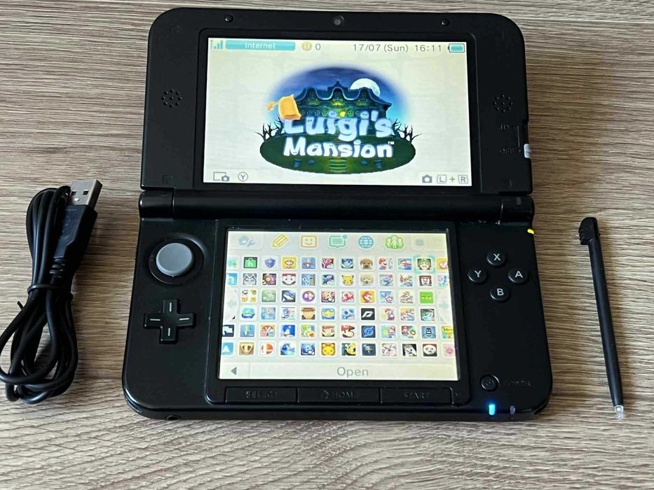 Nintendo 3DS XL modata cu 80 de jocuri instalate pe card Mario,Zelda,Pokemon,toate versiunile + H-Shop magazin gratis
