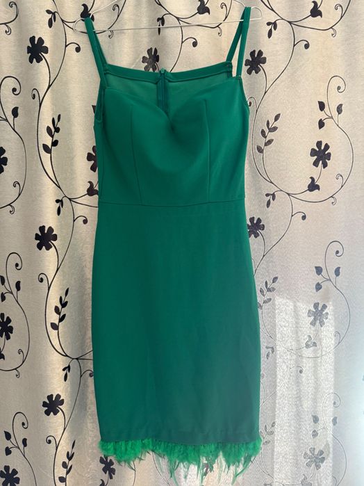 Rochie verde cu pene