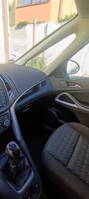 Masina opel zafira