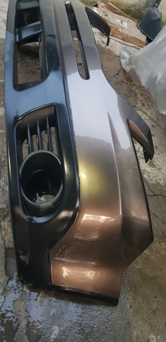 Продам бампер на Субару Трибека