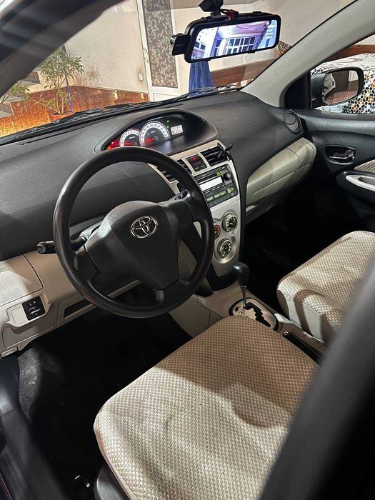 Срочно! Toyota Yaris с небольшим пробегом!