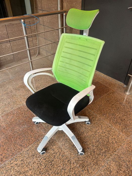 Продам кресло офисное компьютерное