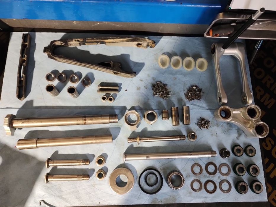 • Reparații : MOTO / ATV / SCUTERE / ETC