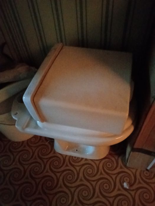 Срочно продам большой туалет